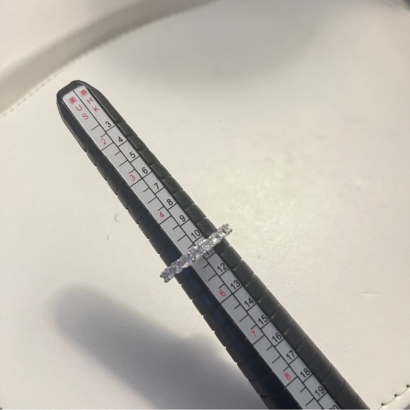 Round eternity wedding band/ring - Picture 2 of 4